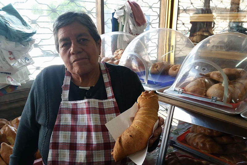 Paquita Almeida, propietaria de la "Panadería Paquita"